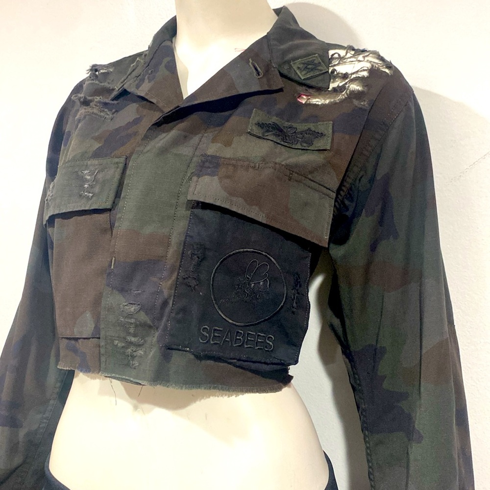 Cropped camouflage distressed jacket